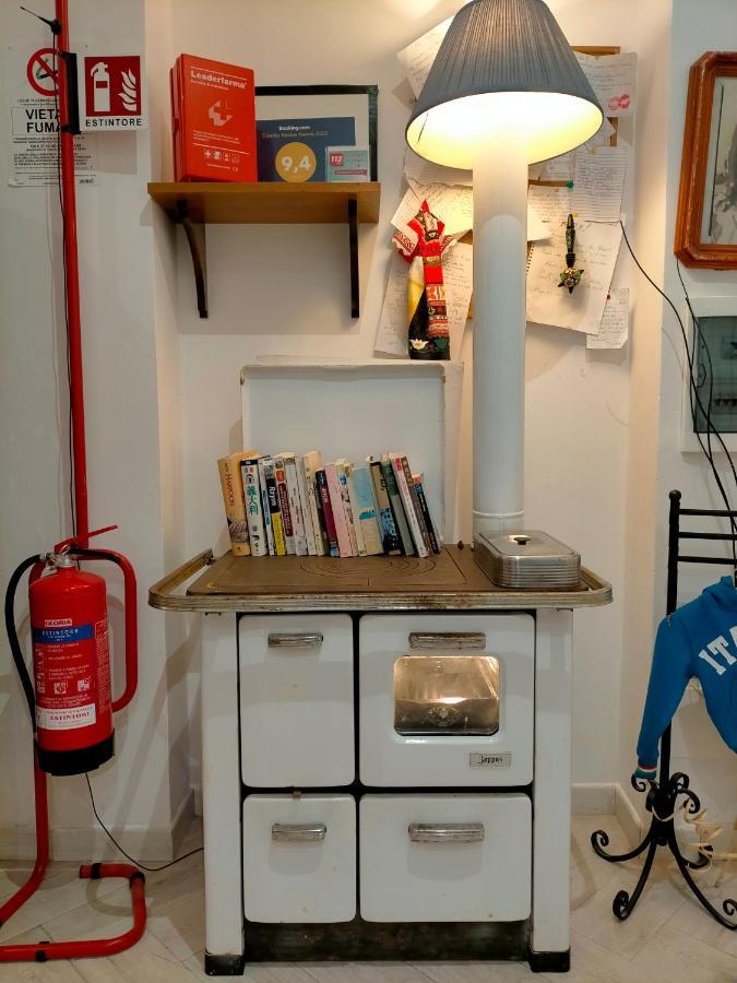 Lanzies Guesthouse โรม ภายนอก รูปภาพ