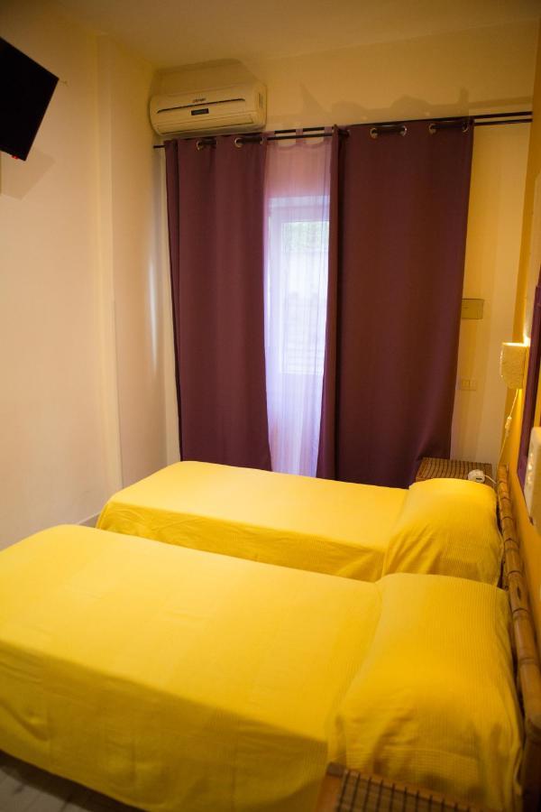Lanzies Guesthouse โรม ภายนอก รูปภาพ