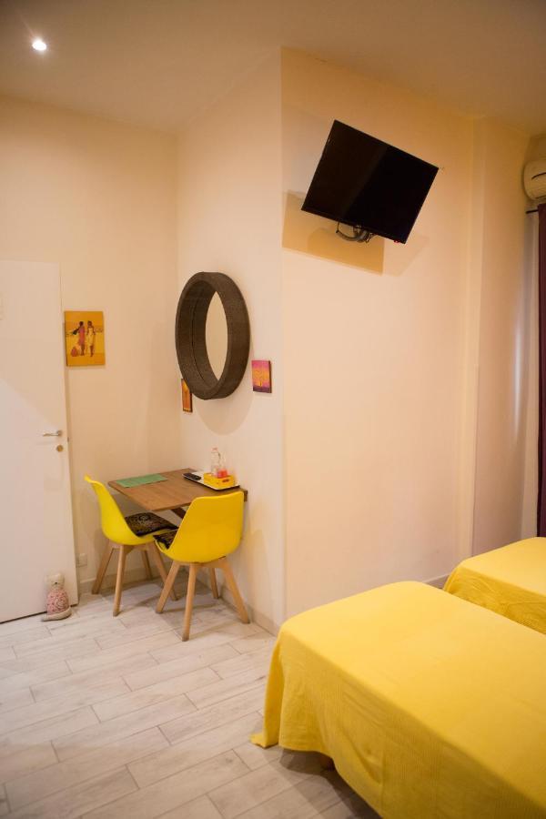 Lanzies Guesthouse โรม ภายนอก รูปภาพ
