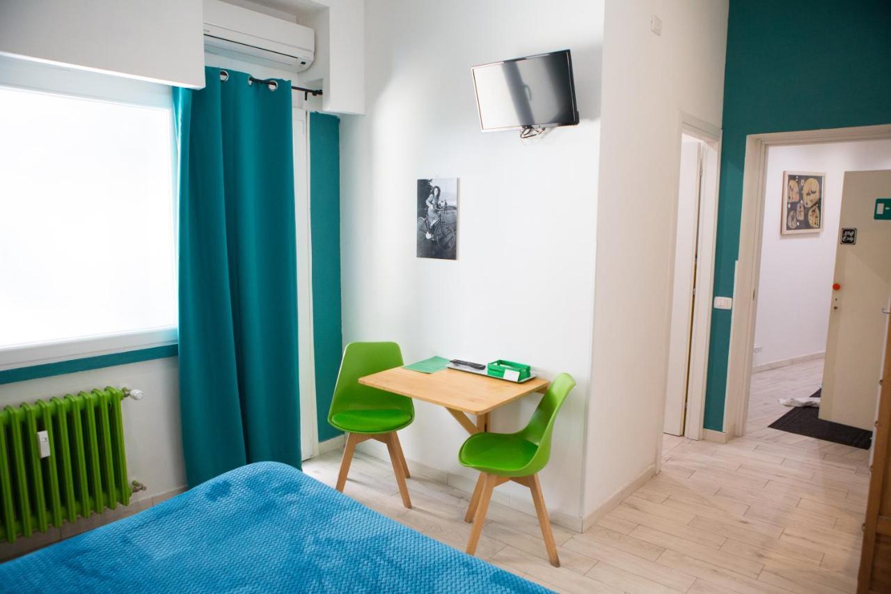 Lanzies Guesthouse โรม ภายนอก รูปภาพ