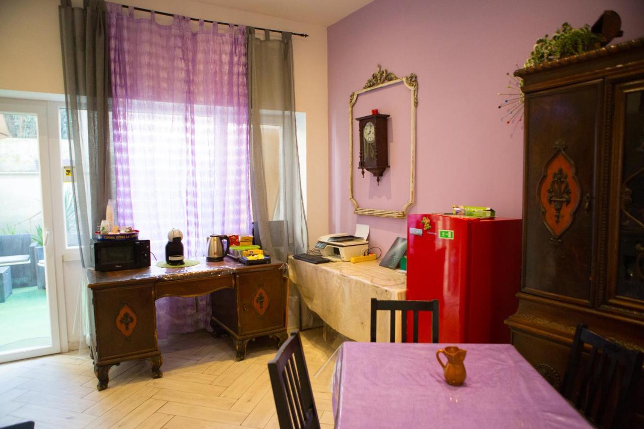 Lanzies Guesthouse โรม ภายนอก รูปภาพ